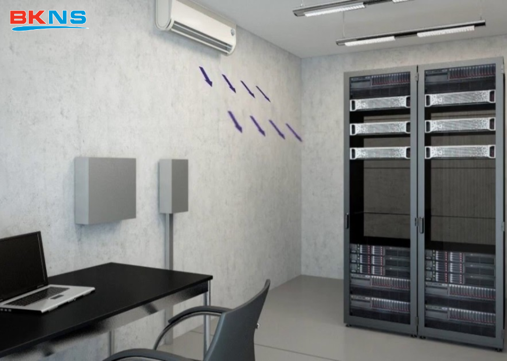 Việc chọn phòng server cần phải chọn không gian rộng rãi, đảm bảo không gian đi lại giữa các hàng server và số lượng server có thể đặt vào