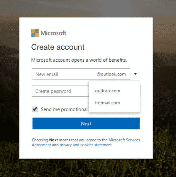 Chọn Outlook, sau đó bạn nhập tên email muốn hiển thị, rồi điền mật khẩu