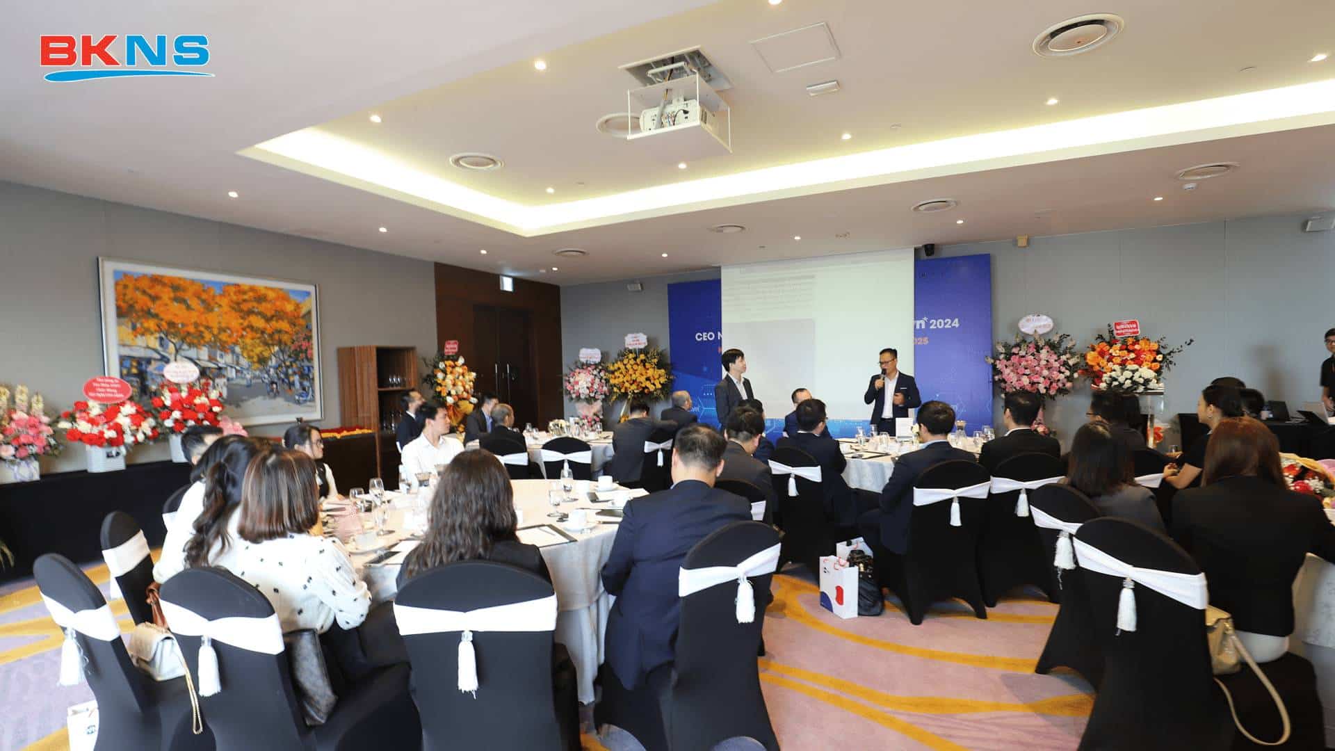 Hội nghị CEO Nhà Đăng Ký Tên Miền Quốc Gia .VN.