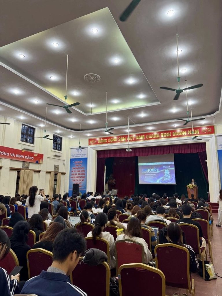 Gen Z Học viện Phụ nữ Việt Nam bắt sóng công nghệ cực đỉnh cùng BKNS