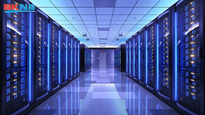 Máy chủ được thiết kế chuyên biệt để cung cấp tài nguyên, dịch vụ hoặc lưu trữ dữ liệu cho các máy tính khác