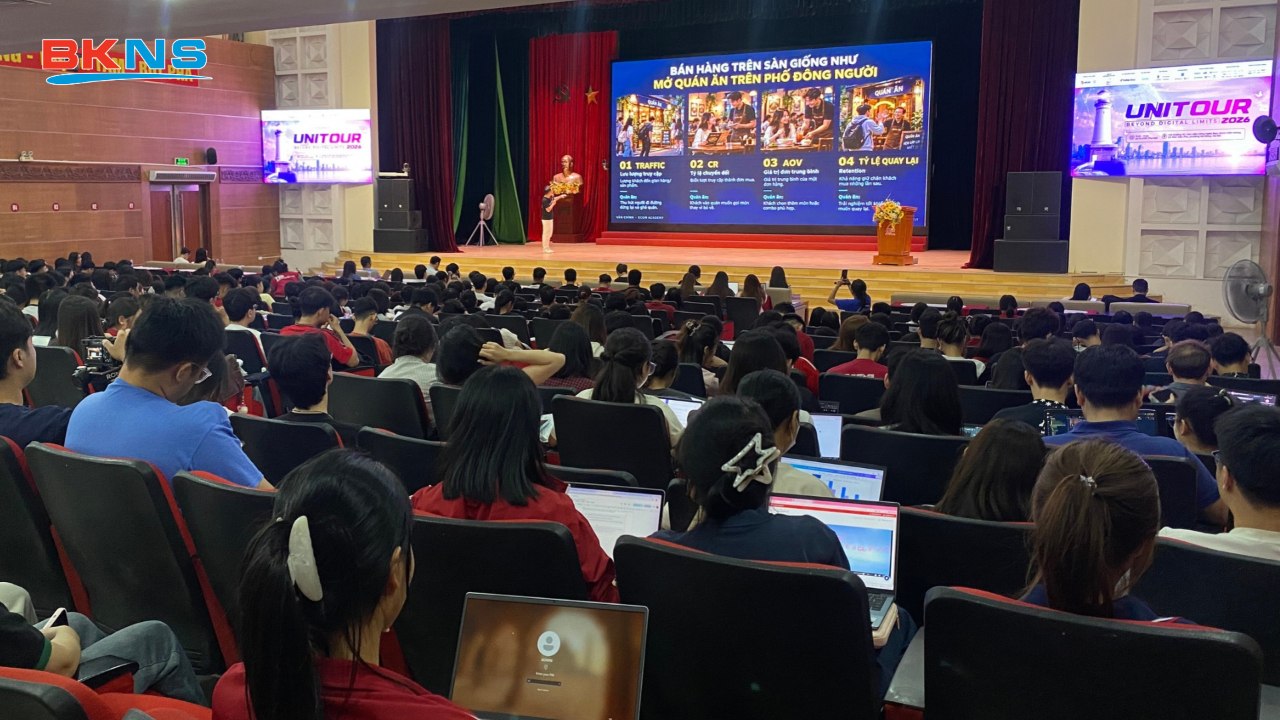 Toàn cảnh chương trình UNITOUR tại Học viện Công nghệ Bưu chính Viễn thông